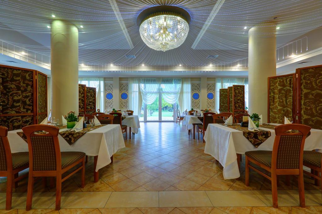 Hotel Chabrowy Dworek Teresin Ngoại thất bức ảnh