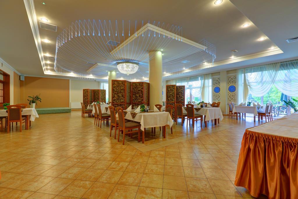 Hotel Chabrowy Dworek Teresin Ngoại thất bức ảnh