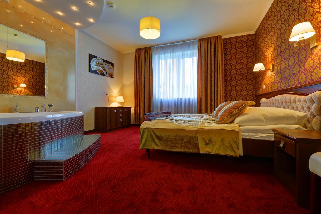 Hotel Chabrowy Dworek Teresin Ngoại thất bức ảnh