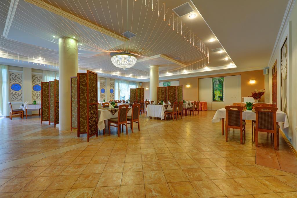 Hotel Chabrowy Dworek Teresin Ngoại thất bức ảnh