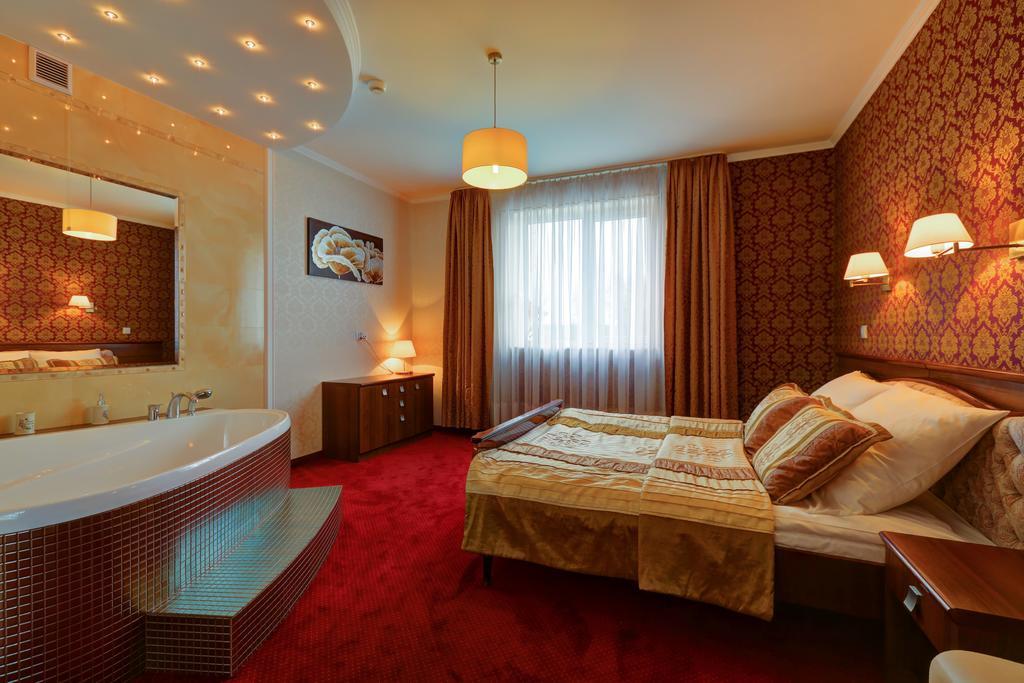 Hotel Chabrowy Dworek Teresin Ngoại thất bức ảnh