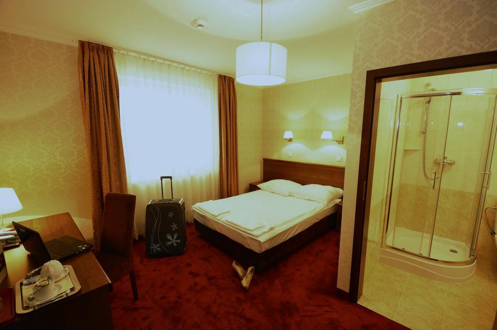 Hotel Chabrowy Dworek Teresin Ngoại thất bức ảnh