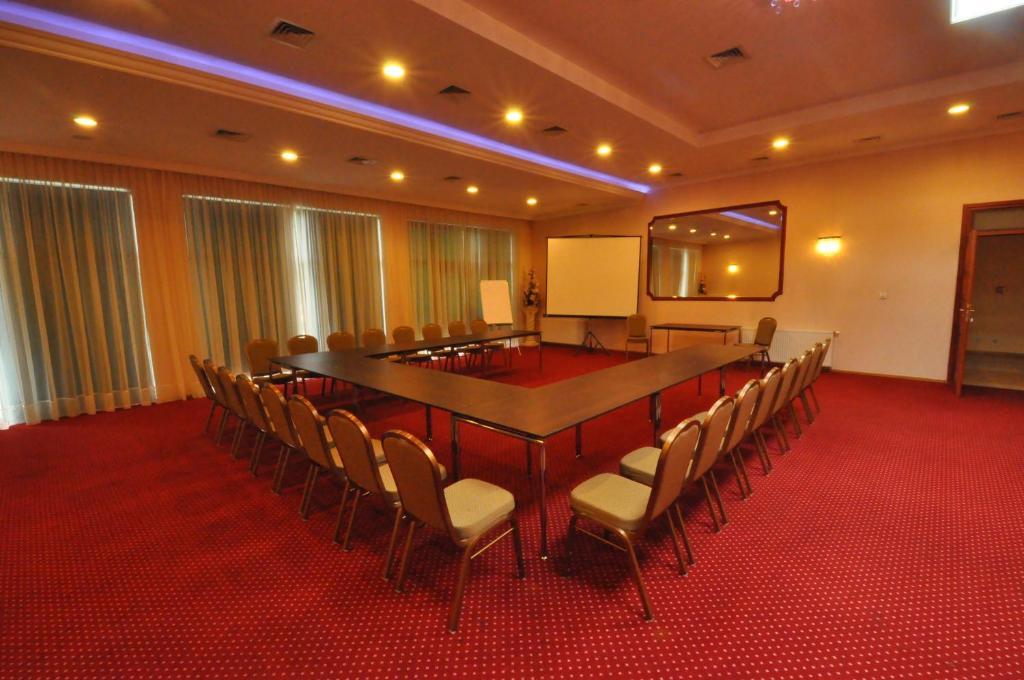 Hotel Chabrowy Dworek Teresin Ngoại thất bức ảnh