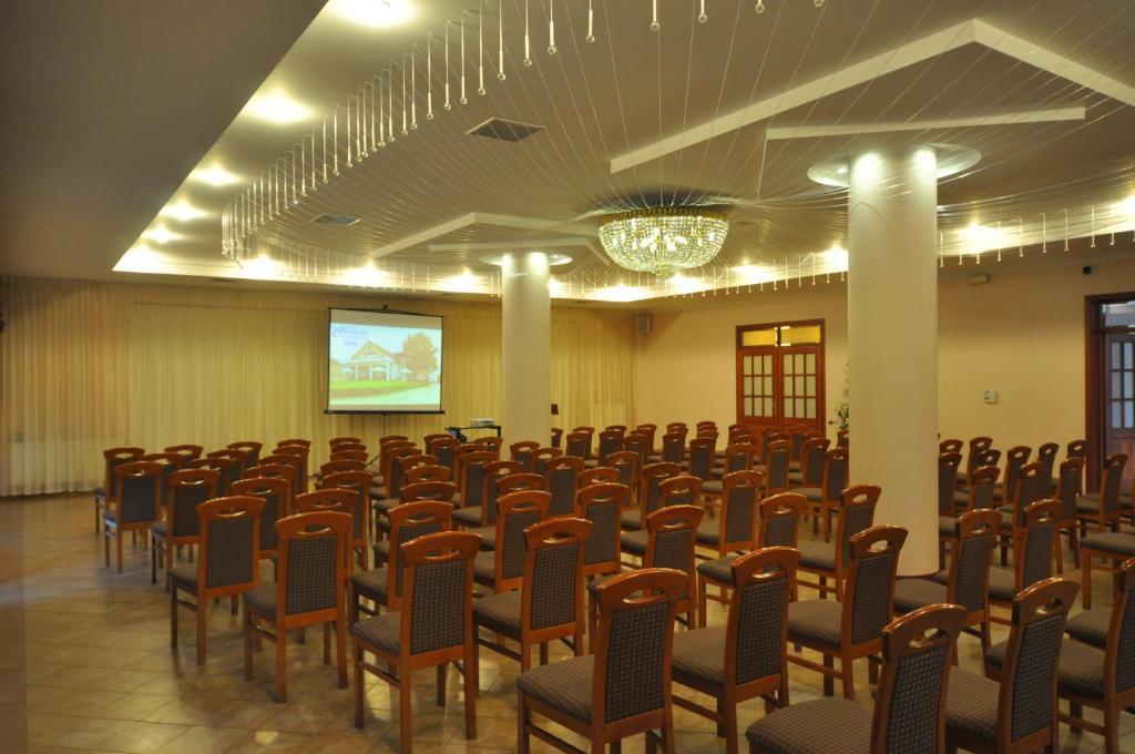 Hotel Chabrowy Dworek Teresin Ngoại thất bức ảnh